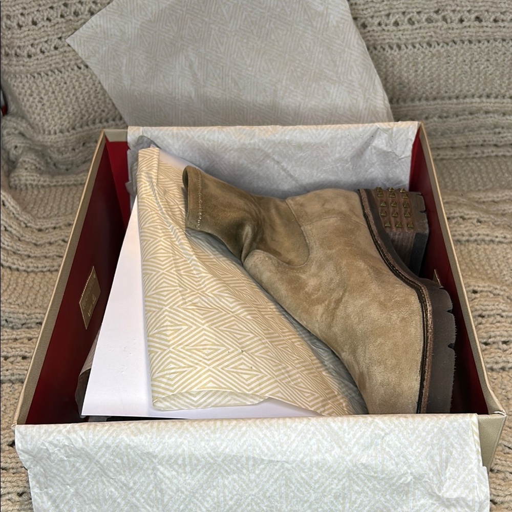 BNWOT Donald J. Pliner Women’s Tan Studded Suede Bootie Sz 10